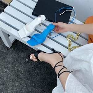 Sandali da donna alla moda estivi <span class=keywords><strong>tacchi</strong></span> alti sottili roma <span class=keywords><strong>tacchi</strong></span> bianchi blu <span class=keywords><strong>tacchi</strong></span> <span class=keywords><strong>lacci</strong></span> sandali a punta aperta scivoli scarpe da festa - Product Image 1