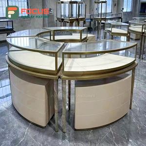 Vitrine de présentation de bijoux haut de gamme, étagères en verre, cadre en métal, base en bois, plusieurs niveaux, verrouillable, éclairage LED - Product Image 1