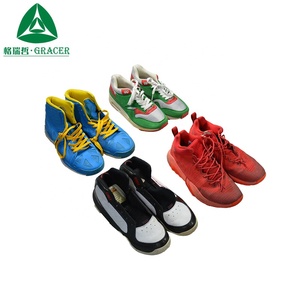 <span class=keywords><strong>Scarpe</strong></span> <span class=keywords><strong>sportive</strong></span> usate usate internazionali da uomo <span class=keywords><strong>di</strong></span> seconda mano con marchio Mix stile vari stili utilizzati - Product Image 3