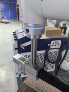 Robot de Limpieza Láser Automático para Eliminar Óxido, Robot Colaborativo de 1400 mm con Fuente Láser Raycus de 1500 W para Piezas Metálicas - Product Image 2