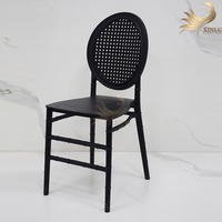 Chaises d'hôtel modernes empilables en plastique PP résistant et durable, aspect rotin, dossier à lattes, imperméables, pour mariages, banquets, salles et salons