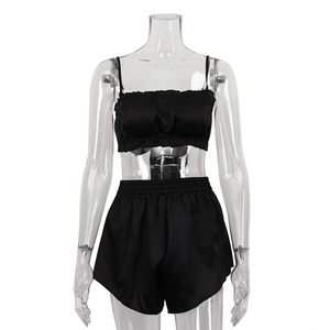 T-1990 Set da Notte Estivo da Donna in Raso a 2 Pezzi: Reggiseno con Laccetti Posteriori e Pantaloncini a Vita Alta, Ottimo Prezzo - Product Image 3