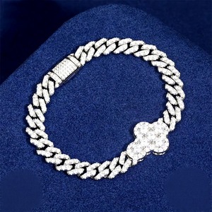 Bracelet en moissanite Cuban Link le plus vendu pour la mode urbaine, les événements musicaux, les fêtes et le quotidien, disponible à la vente - Product Image 4