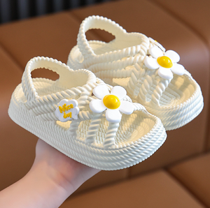 Chaussons d'été pour enfants, motif floral, confortables pour les filles de 2 à 8 ans, antidérapants, tongs de plage, chaussures pour enfants à la maison - Product Image 3