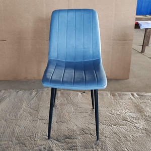 Vendita calda di <span class=keywords><strong>sedie</strong></span> da pranzo <span class=keywords><strong>colorate</strong></span> da <span class=keywords><strong>cucina</strong></span> in velluto tessuto sedia da pranzo con gambe in metallo nero - Product Image 2