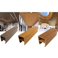 Panneau de plafond de décoration intérieure WPC facile à installer Carreaux de grille en PVC perforé pour hôtels ignifuges et élégants