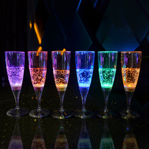 Verres à <span class=keywords><strong>LED</strong></span> pour flûte à vin et à <span class=keywords><strong>champagne</strong></span> Eau liquide activée Tasses <span class=keywords><strong>lumineuses</strong></span> pour mariage Bar Club Cadeaux de fête de Noël - Product Image 4