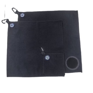 Bán Buôn Tùy Chỉnh Chất Lượng Sợi Nhỏ Golf Khăn Làm Sạch Bàn Chải Silicon Với Nam Châm Vòng Tròn Móc Áo - Product Image 4