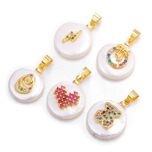 Dijes de Perlas de Concha con Patrón de Campana Navideña y Cristales Multicolores Micro Pavé <span class=keywords><strong>para</strong></span> la Creación de Joyería de Moda - Product Image 1