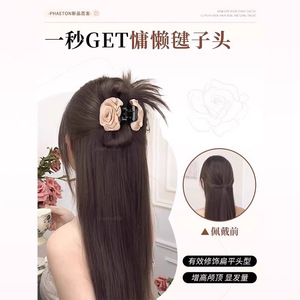 Peluca de moño medio recogido con plumas y clip de rosa, extensión de cabello de cola de caballo marrón con rosa - Product Image 1