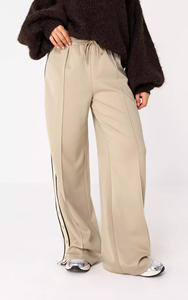 Женские брюки свободного кроя бежево-кремового цвета с боковой полосой, на резинке и с кнопками — для спортивно-элегантного стиля (OEM) - Product Image 3