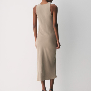 Vestido Midi Halter con Cuello Drapeado para Mujer, Elegante Vestido Ceñido sin Mangas con Cintura Fruncida, Color Taupe Sólido, para Fiestas Formales y Cócteles - Product Image 4