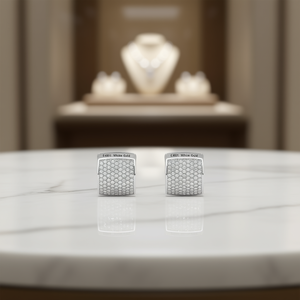 Orecchini a Perno E4801 in Oro Bianco con Micro Inserti di Cristallo, Design Geometrico di Lusso Unisex per Uso Quotidiano - Product Image 2