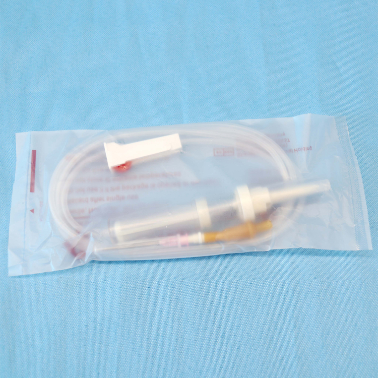 Consumibles médicos juego de transfusión de sangre desechables CE ISO juego de transfusión de sangre con aguja para suero