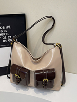 Sac Hobo Rétro en Cuir Brillant pour Femme, Convertible 3-en-1 : Sac à Bandoulière, Sac à Dos et Sac à Main avec Poches Frontales à Boucle et Breloque Ours