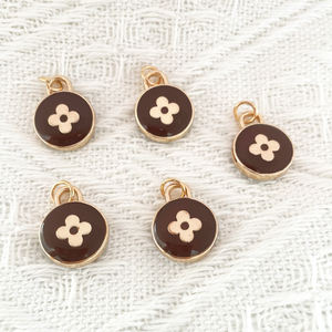 लक्जरी डिय डिजाइनर गोल्ड-प्लेटेड मिश्र धातु इयररिंग फोन केस लूम ब्रेसलेट लेटर आकार पेंडेंट फैशन पेंडेंट फैशन पेंडेंट - Product Image 3