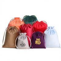 Pochette en velours sur mesure avec cordon de serrage et impression par transfert thermique pour le rangement de bijoux, montres et lunettes