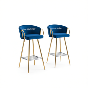 Sgabelli da bar da 26 pollici con seduta in velluto blu, gambe dorate, poggiapiedi cromato, set di 2 mobili da bar moderni - Product Image 1