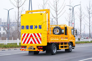 Camion de sécurité routière MASH TL-3 Standard avec coussin anti-choc, Dongfeng 4x2 100K, véhicule tampon anti-collision pour l'entretien routier - Product Image 5