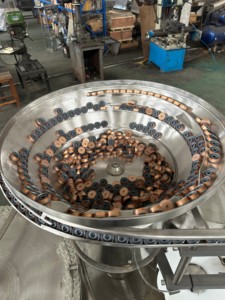 Machine de remplissage et de bouchage de bouteilles en verre pour <span class=keywords><strong>1000</strong></span> bouteilles par heure, avec <span class=keywords><strong>seringue</strong></span> en verre de 330 <span class=keywords><strong>ml</strong></span> pour poudre - Product Image 3