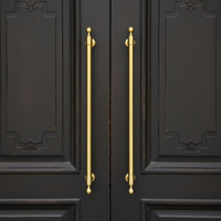 Poignées en laiton sur mesure pour portail antique et porte principale
