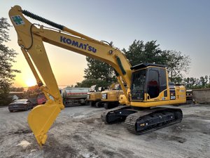 รถขุดตีนตะขาบ Komatsu PC200 มือสองจากญี่ปุ่น สภาพดี พร้อมอะไหล่ครบชุด - Product Image 3