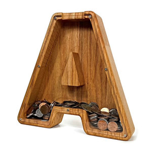 Salvadanaio in Legno Ecologico con Lettere Inglesi Personalizzate, Stampa Serigrafica e Colore Naturale del Legno - Product Image 2