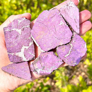 Vente en gros de plaques de purpurite naturelle, tranches brutes violettes, spécimens minéraux pour la maison et la décoration - Product Image 3