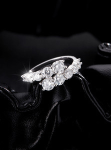 Anillo de Plata de Ley S925 con Circonitas Marquise y Redondas, Diseño Floral, Media Eternidad, Brillante y Elegante - Product Image 6