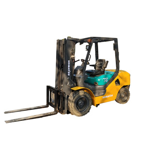 Komatsu Carretillas Elevadoras Usadas 3T Carretilla elevadora diésel de alto rendimiento Componente original Carretilla elevadora diésel maquinaria de construcción - Product Image 1