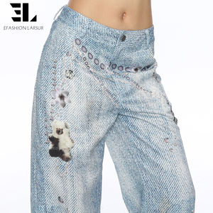 מכנסי ג'ינס רחבים מדנים עם הדפס תלת מימד מלא בטכנולוגיית DTG/DGT, בסגנון טרומפ-לואי, משובצים באבני חן, פנינים ותכשיטים, מבית LARSUR Custom Factory, לנשים. - Product Image 6