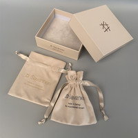 Boîte à bijoux en velours vert foncé avec mini emballage cadeau en feuille d'or Design gaufré pour collier montre comprend une pochette