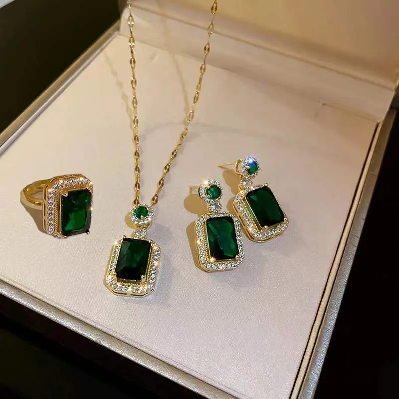 Set di gioielli in acciaio inossidabile con zirconi popolari set di anelli per orecchini in cristallo di giada set di anelli per collana non arrugginiti gioielli con zirconi non allergici