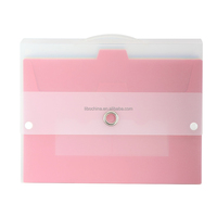 Organisateur mural en cascade en plastique PP personnalisé à 7 poches taille A5/A4 dossiers extensibles suspendus avec quatre poches pour cartes de visite