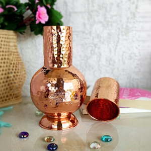 Bouteille d'eau artisanale en cuivre pur avec design en forme de surahi en verre intégré et fond en cuivre durable pour un usage quotidien - Product Image 1