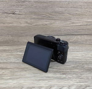 Gamme polyvalente de 24 à 100 mm + zoom optique 4,2x — des selfies grand angle aux portraits téléobjectif, une seule caméra fait tout ! - Product Image 2