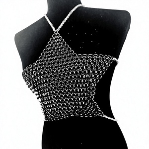 Gilet d'armure en maille d'acier inoxydable plaqué argent, forme irrégulière, pièce de costume de guerrier tendance pour femme - Product Image 2