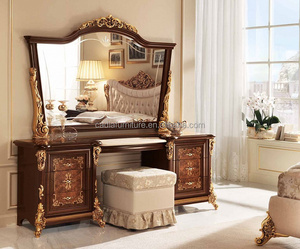 <span class=keywords><strong>Lit</strong></span> king-size sculpté <span class=keywords><strong>de</strong></span> luxe au design britannique royal, nouveau mobilier <span class=keywords><strong>de</strong></span> chambre classique pour usage domestique - Product Image 3
