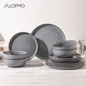 <span class=keywords><strong>Service</strong></span> de table en grès Halo Edge de <span class=keywords><strong>12</strong></span> pièces, assiettes à dîner, bols, passe au micro-ondes et au lave-<span class=keywords><strong>vaisselle</strong></span>, design minimaliste <span class=keywords><strong>pour</strong></span> 4 <span class=keywords><strong>personnes</strong></span>, gris - Product Image 1