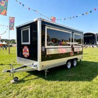 Camion de restauration entièrement équipé avec cuisinière, four, friteuse, réfrigérateur et grand plan de travail pour les restaurants