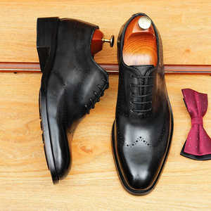 Zapatos de cuero genuino de diseño clásico, lujosos y personalizados para hombre, informales, de negocios y formales. - Product Image 1