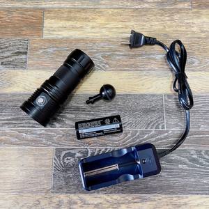 ไฟฉาย LED 3 สี ปรับลำแสงได้ 6500 ลูเมน มาตรฐานกันน้ำ IP68 ตัวเรือนอะลูมิเนียมอัลลอยด์ ใช้สำหรับดำน้ำ ตั้งแคมป์ ค่า CRI สูง 90 สีแดง - Product Image 3