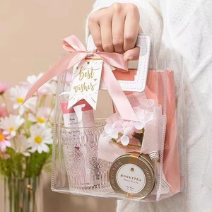 Bolsas de regalo de plástico transparente al por mayor estilo INS con asa de cuero bolso reutilizable bolso de mano de plástico de <span class=keywords><strong>PVC</strong></span> transparente para envolver regalos - Product Image 2