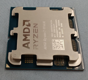 CPU 7 9700X de 8 Núcleos y 3.8GHz, Socket AM5, Usado, Rendimiento de 3.8 GHz que Aumenta la Productividad y el Rendimiento en Juegos. CPU de 8 Núcleos - Product Image 2