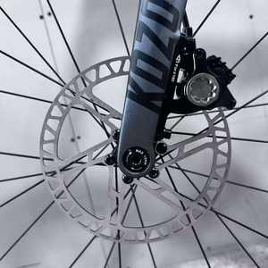 Vélo de route aérodynamique en fibre de carbone KOZO, vente en gros directe d'usine, 700C, frein à <span class=keywords><strong>disque</strong></span> hydraulique Sensah 24S, vélo de course léger, OEM - Product Image 3