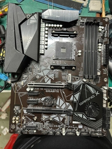 Carte mère de bureau Gigabyte <span class=keywords><strong>X570</strong></span> Gaming DDR4 compatible avec les processeurs AMD 3000/5000, <span class=keywords><strong>ATX</strong></span>, utilisée, double canal, 128 Go - Product Image 1