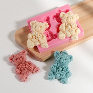 Moule en silicone 3D double ours pour bougies, idéal pour la fabrication de bougies parfumées et la décoration intérieure, vente en gros - Product Image 1