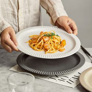 Assiettes à <span class=keywords><strong>dîner</strong></span> en céramique <span class=keywords><strong>de</strong></span> style nordique Design moderne pour hôtels et restaurants pour fêtes Approvisionnement en usine Offre Spéciale transfrontalier - Product Image 4