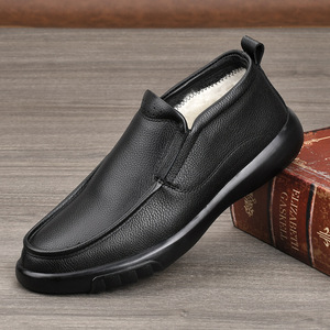 Mocassins en cuir véritable noir pour hommes, doublure en fourrure pour l'hiver, bout rond, semelle extérieure en caoutchouc souple, semelle intermédiaire en EVA - Product Image 1