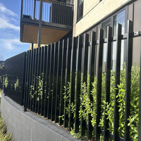 Panneaux de clôture en aluminium à piquets verticaux pour l'extérieur, conçus pour les conditions climatiques difficiles avec résistance à la corrosion